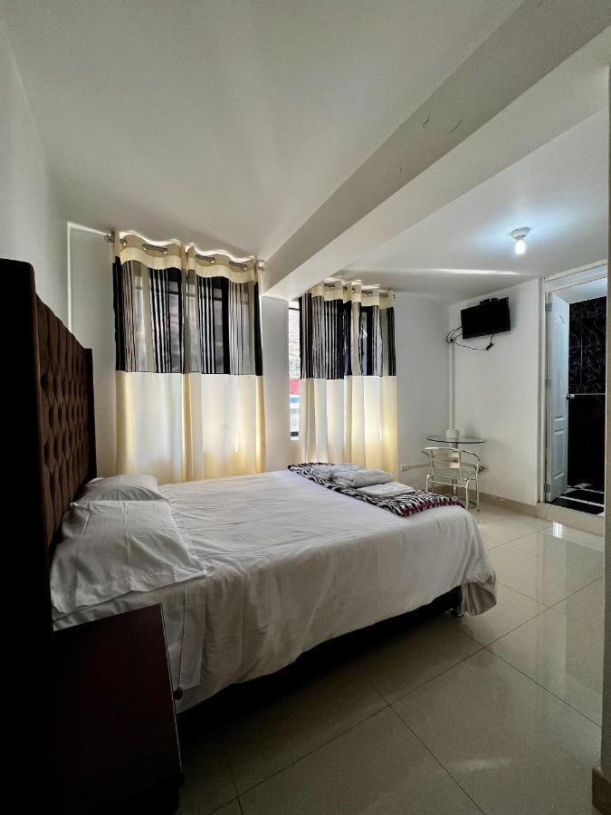 Hostal Santa Rosa Caraz Buitenkant foto