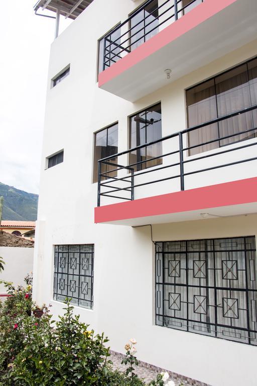 Hostal Santa Rosa Caraz Buitenkant foto