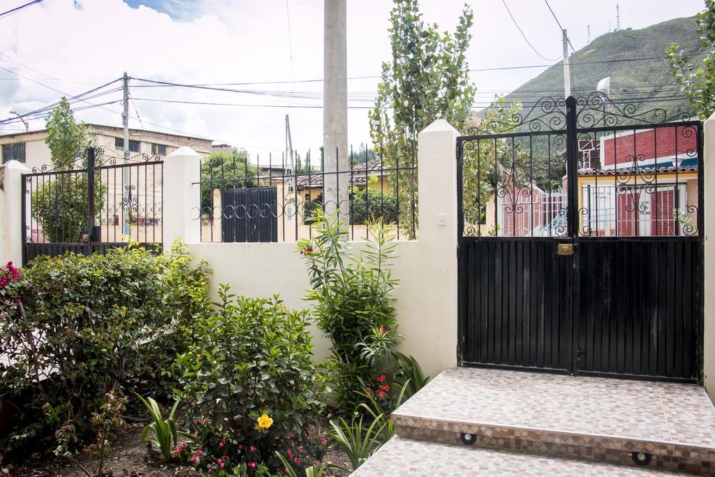 Hostal Santa Rosa Caraz Buitenkant foto